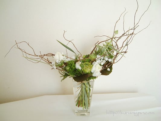 花束：三日月の形に枠組みの中に、花を入れて。（ブーケタイプ）