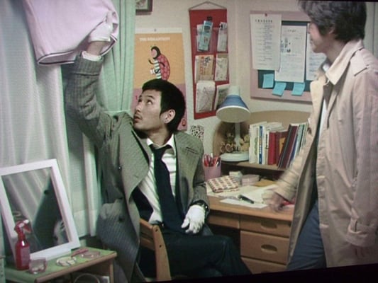 映画「誰も守ってくれない」のワンシーンにカレンダーが使用される。