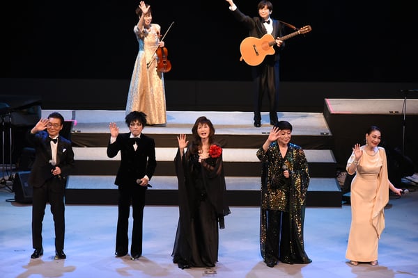 フィナーレ「歌おう愛の喜びを」「パリ祭」