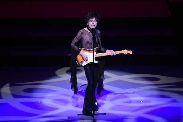 ROLLY「ブルージーンと皮ジャンパー」「あなたに首ったけ」