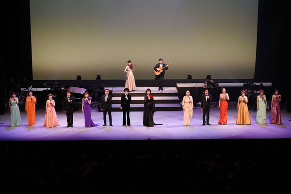 フィナーレ「歌おう愛の喜びを」「パリ祭」