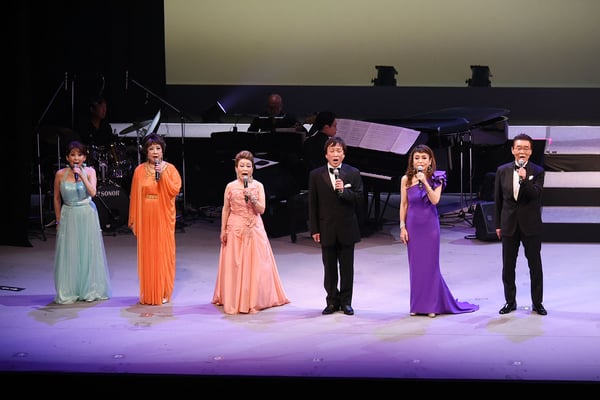 フィナーレ「歌おう愛の喜びを」「パリ祭」