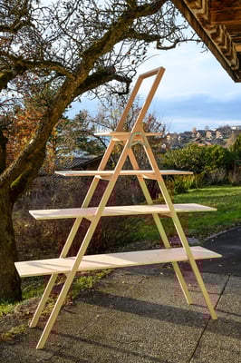 Leiterregal als Bar oder Verkaufsregal.