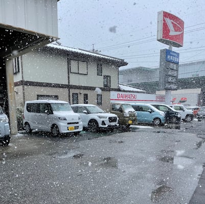 こんにちは⛄　今日は朝から一日中雪が降っていて、とても寒いですねー💦今年は雪の日が多くてスタッドレスが大活躍です！