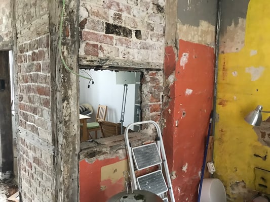 Sanierungsphase - Denkmalgeschütztes Altstadt Haus Lübeck - Fensteröffnung Dorne - Spilker Architektur