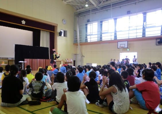 子ども会のイベントに出張して大道芸をしている