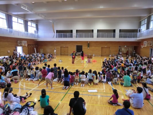 子ども会のイベントに出張して大道芸をしているところ