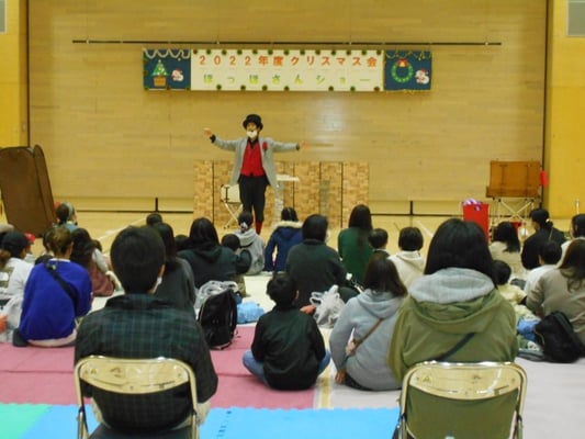 イベントに出張してほっほさんショーをしている様子