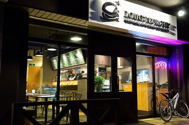 ダグズ・バーガー　宮古島店