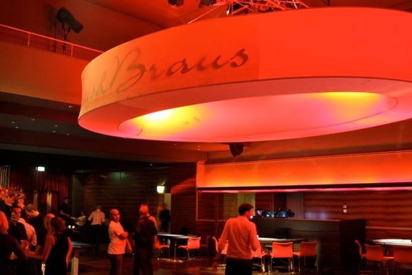 Oval-Lampe. Partylabel Saus und Braus, Kaufleuten Zürich 2007