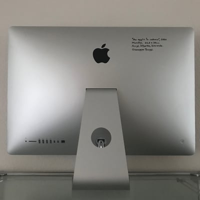 An apple to sadness | 2020 | Monitor, acrylic paint, oil paint, oil pastel | 39 × 64,5 cm