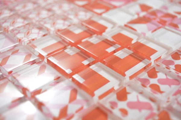 Mosaico effetto patchwork in vetro colore bianco rosso