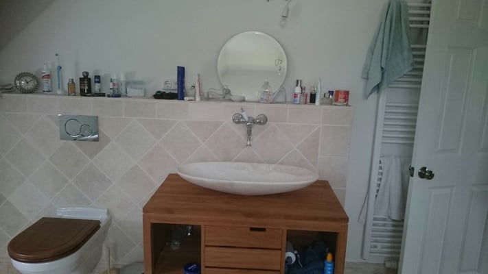 Marmo italiano Botticino per rivestire pareti in un bagno privato