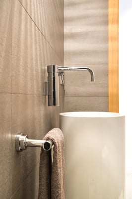 Detalle de griferia empotrada