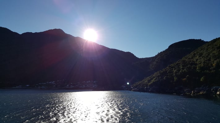 Cruce en transbordador por Estuario de Reloncaví