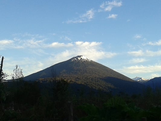 Vista volcán Hornopirén desde el Hospedaje