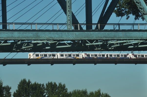 Untergrundbahn im Freien