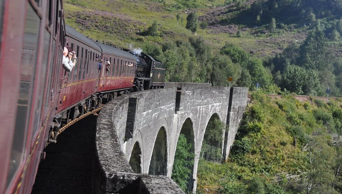 William-Mallaig (DampfzugThe Jacobite) - Glenfinnan-Viadukt
