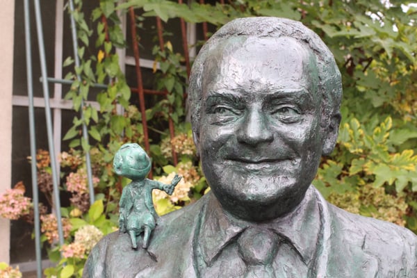 Buste-Statue-Sculpture-Bronze-René-Goscinny-Sculpteur-Langloÿs