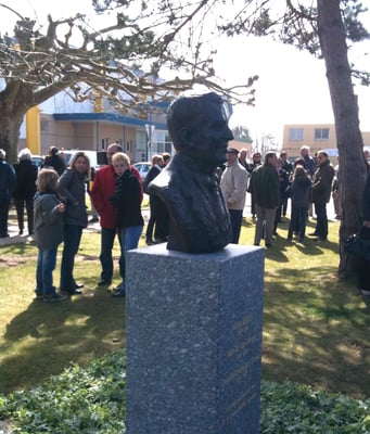 Buste, en bronze de Michel Bezian, à Gujan-Mestras, Sculpteur, Langloÿs
