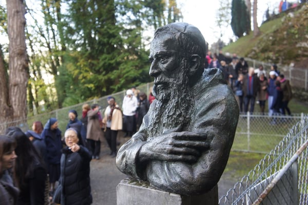 Buste, en bronze du Père Marie-Antoine, à Lourdes, sculpteur Langloÿs