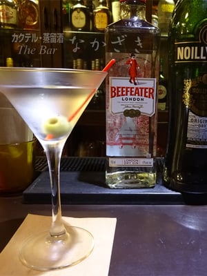 カクテルの代表「ドライマティーニ」　ジン＆ベルモットをステアしするときの氷にこだわりアリ ￥900