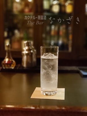 当店の看板メニュー「ジンフィズ」　パウダーシュガーを使ったオリジナルレシピです ￥800