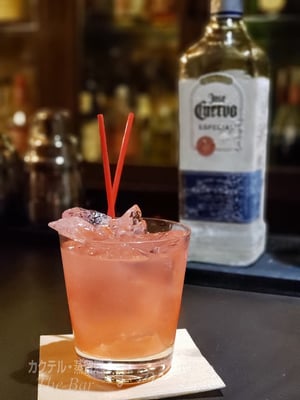 「アイスブレーカー」テキーラが効いた、見た目の可愛さとはギャップのある強めのカクテル ￥800