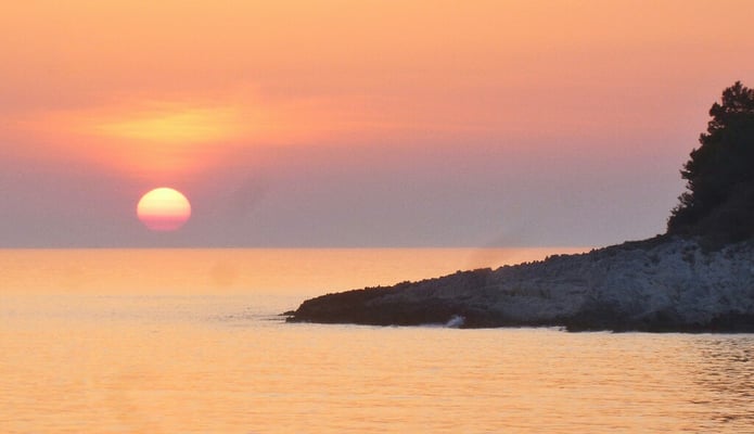 Sonnenuntergang vor dem Hotel