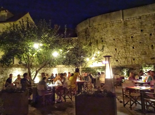 Schöne Stimmung mit Heizstrahler und Decke