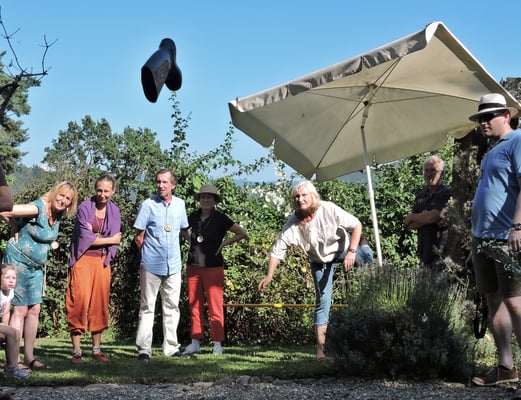 Station 4, auf den Strohhut