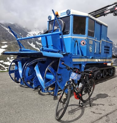 Schnee Fräse noch in Betrieb
