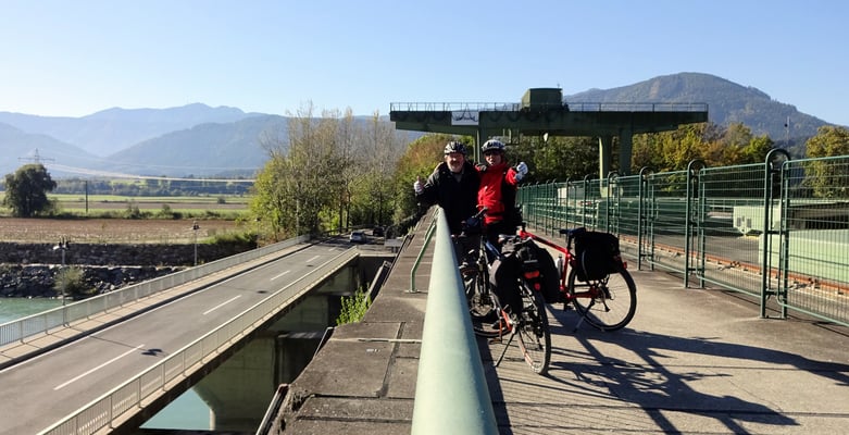 Auf der Staumauer vom Kraftwerk Paternion