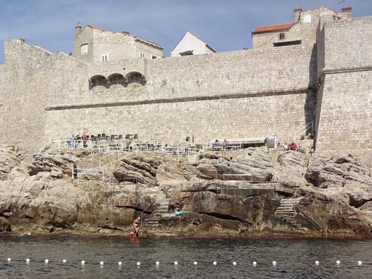 “unsere“ Bar vor der Mauer