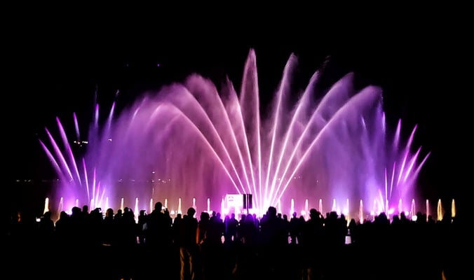 mit unterschiedlicher Musik