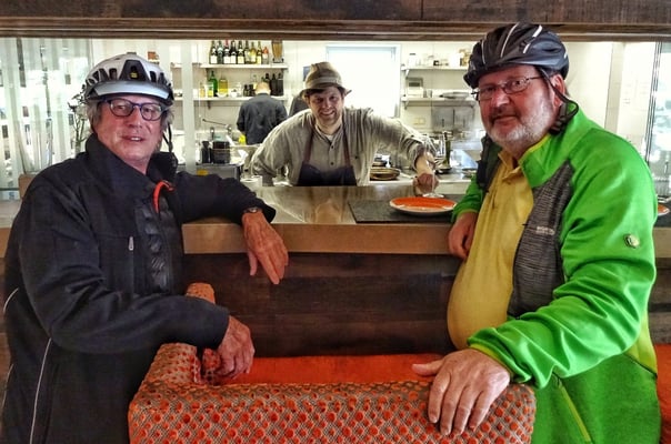 Alle mit Hut beim Floh