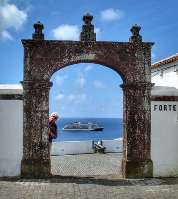 Fort Eingang mit Schiff 