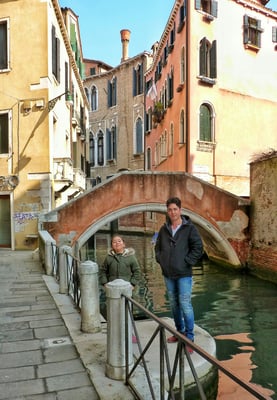 viel zu Fuß unterwegs