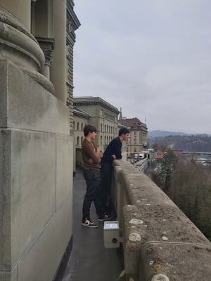 Milo und Nicolas auf dem Bundeshaus-Balkon