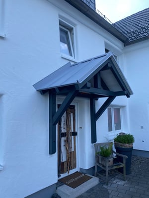 Hauseingang gestrichen