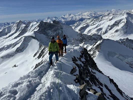 Bergführer Skidurchquerung Berner Oberland Mönch Finsteraarhorn Großes Grünhorn Mönch