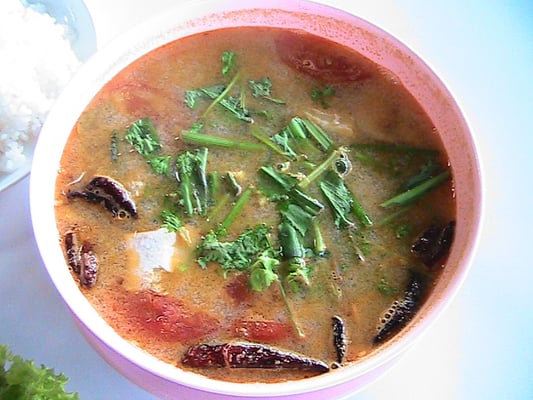 Tom Yam (Suppe) mit Mekongfisch.