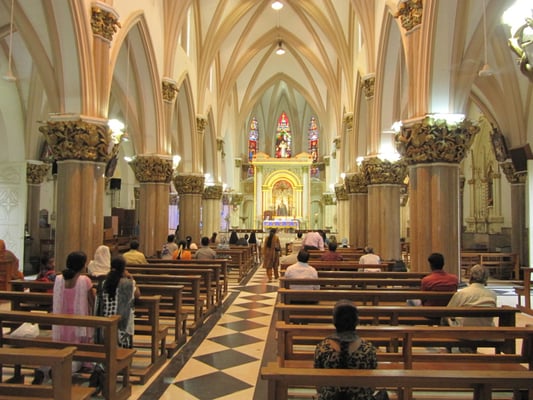 In der Kathedrale. Die wiederum steht im muslimischen Viertel.
