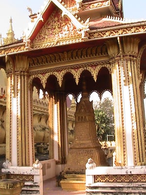 Neben dem Pha That Luang.