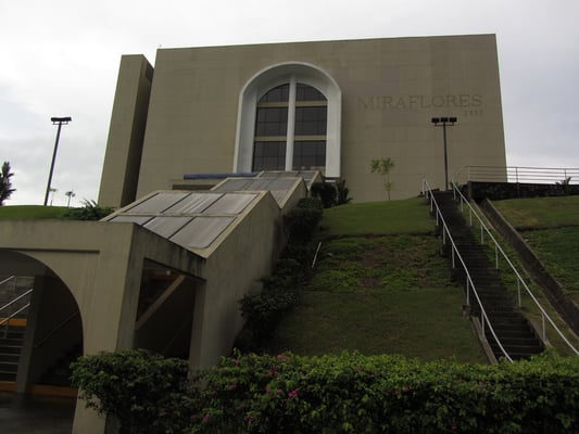 Das Besucherzentrum der Miraflores-Schleusen.