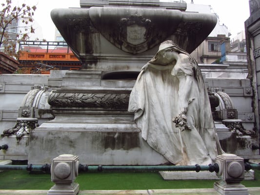 Hier wurden argentinische Präsidenten bestattet, Profisportler, Wissenschaftler und Schauspieler.