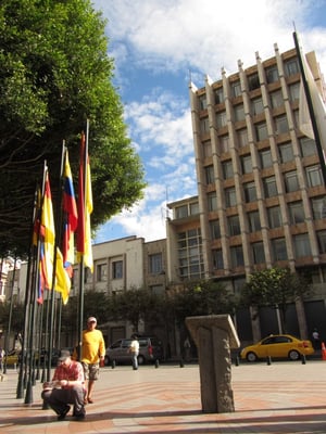 Studium einer Karte.