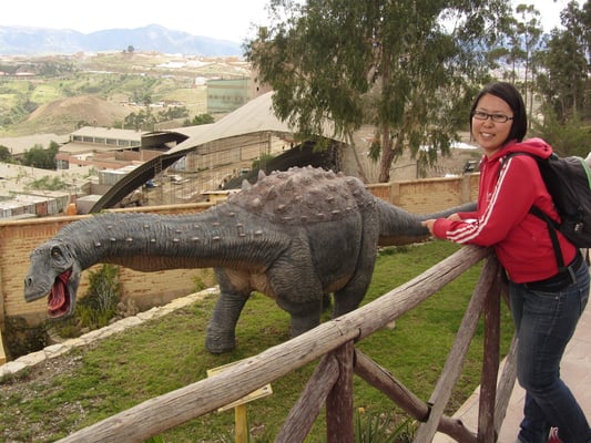 Neben den Dinospuren gibt es ein kleines Museum und einen Garten mit Dinoreplikas.
