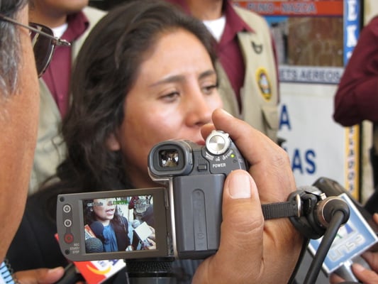 Bei so vielen Journalisten muß es sich um eine bedeutende Persönlichkeit handeln.