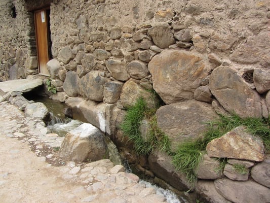 Die Fundmente stammen noch aus der Inka-Zeit.